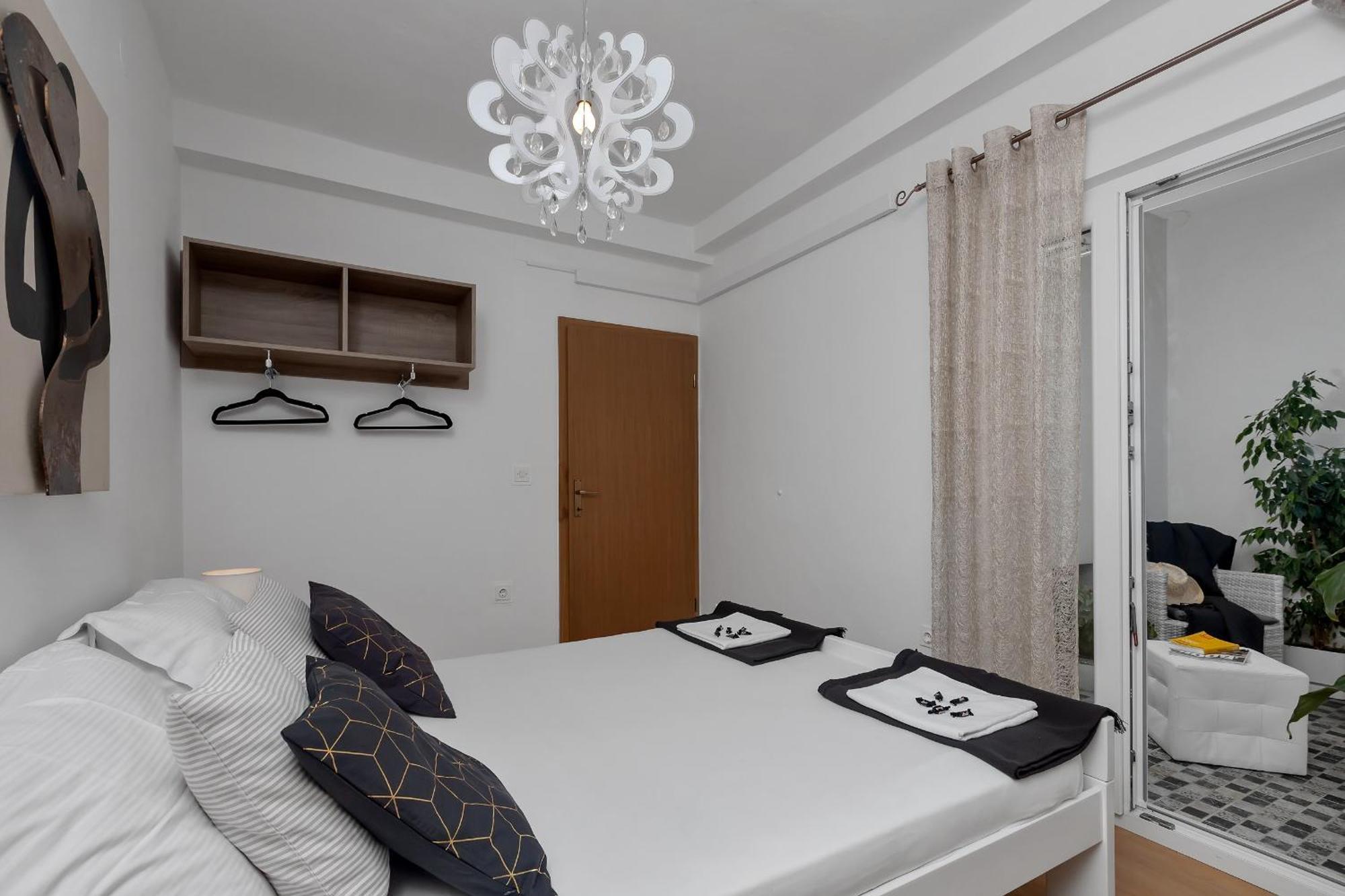 Apartments Strada Tucepi Room photo